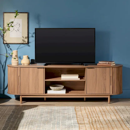 Meuble TV moderne à cannelures de 70 pouces avec rangement ouvert, signé Middlebrook Designs