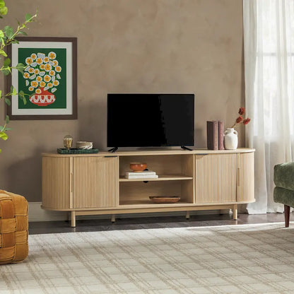Meuble TV moderne à cannelures de 70 pouces avec rangement ouvert, signé Middlebrook Designs