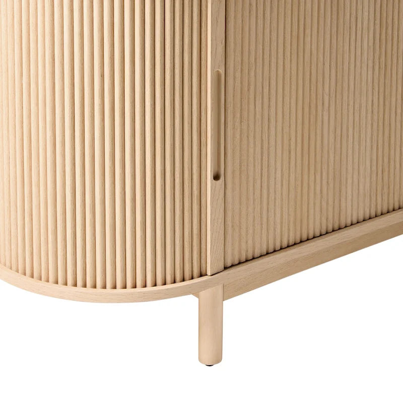 Meuble TV moderne à cannelures de 70 pouces avec rangement ouvert, signé Middlebrook Designs