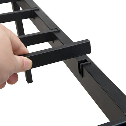 Lit plateforme en métal avec tête de lit décorative en panneaux de bois