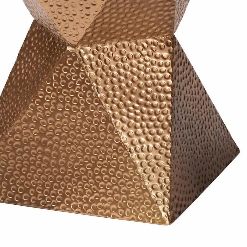 Table d'appoint Pacey en métal texturé - Table d'appoint géométrique dorée avec silhouette en forme de sablier pour une utilisation intérieure ou semi-extérieure