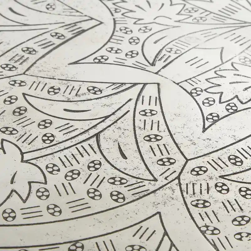 Table basse en aluminium à motif floral gravé, pieds tripodes - Argent - Roche River Decor - 35 cm x 35 cm x 16 cm