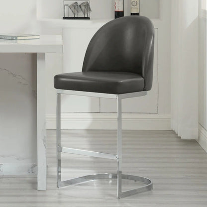 26 tabourets de bar de hauteur comptoir, revêtus de similicuir et dotés de pieds en métal - 38,8 cm (H) x 17,9 cm (L) x 20,9 cm (P)