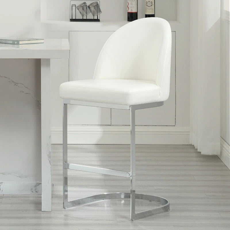 26 tabourets de bar de hauteur comptoir, revêtus de similicuir et dotés de pieds en métal - 38,8 cm (H) x 17,9 cm (L) x 20,9 cm (P)