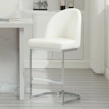 26 tabourets de bar de hauteur comptoir, revêtus de similicuir et dotés de pieds en métal - 38,8 cm (H) x 17,9 cm (L) x 20,9 cm (P)