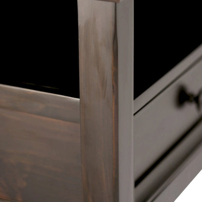 Table basse rectangulaire de style transitionnel WYNDENHALL Halifax en bois massif, 112 cm de large, couleur brun hickory.