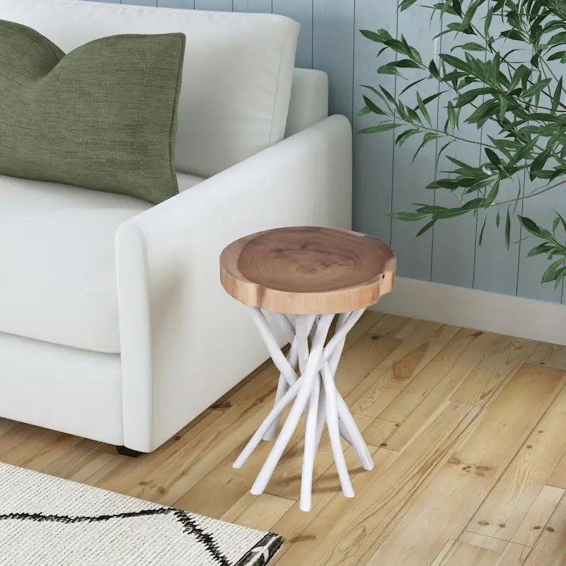 Table d'appoint en bois massif à découpe croisée et piètement en branches par East at Main - Petit modèle