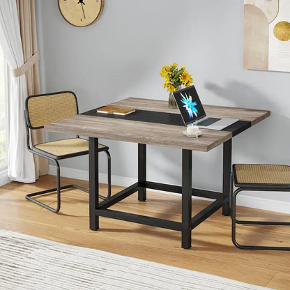 Table de salle à manger carrée rustique pour 4 personnes, idéale pour les petits espaces.