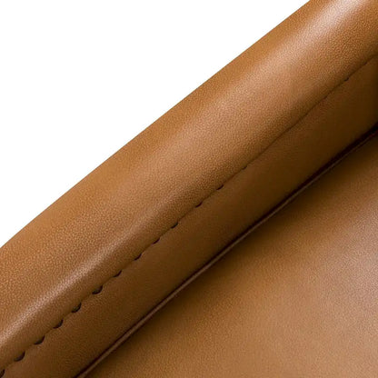 Fauteuil pivotant classique Rita en cuir véritable avec garnitures cloutées par HULALA HOME