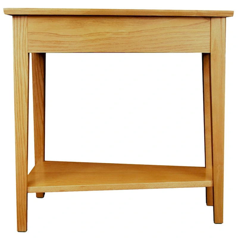 Table d'appoint Teegan en bois massif avec étagère, en forme de coin pour fauteuil inclinable.