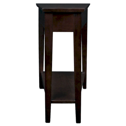 Table d'appoint Teegan en bois massif avec étagère, en forme de coin pour fauteuil inclinable.