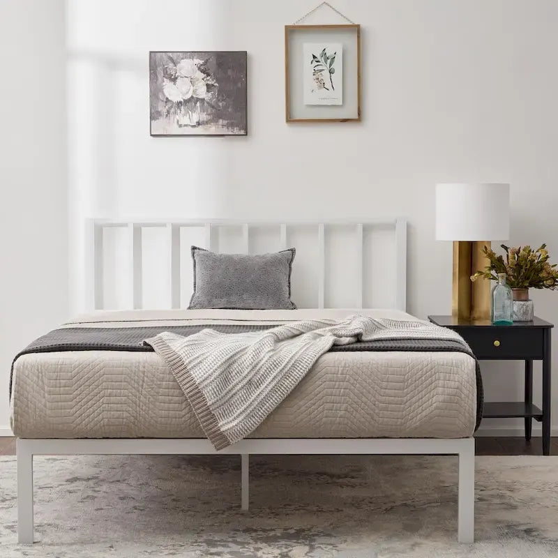 Lit plateforme en métal Brookside Lori avec tête de lit à barre verticale