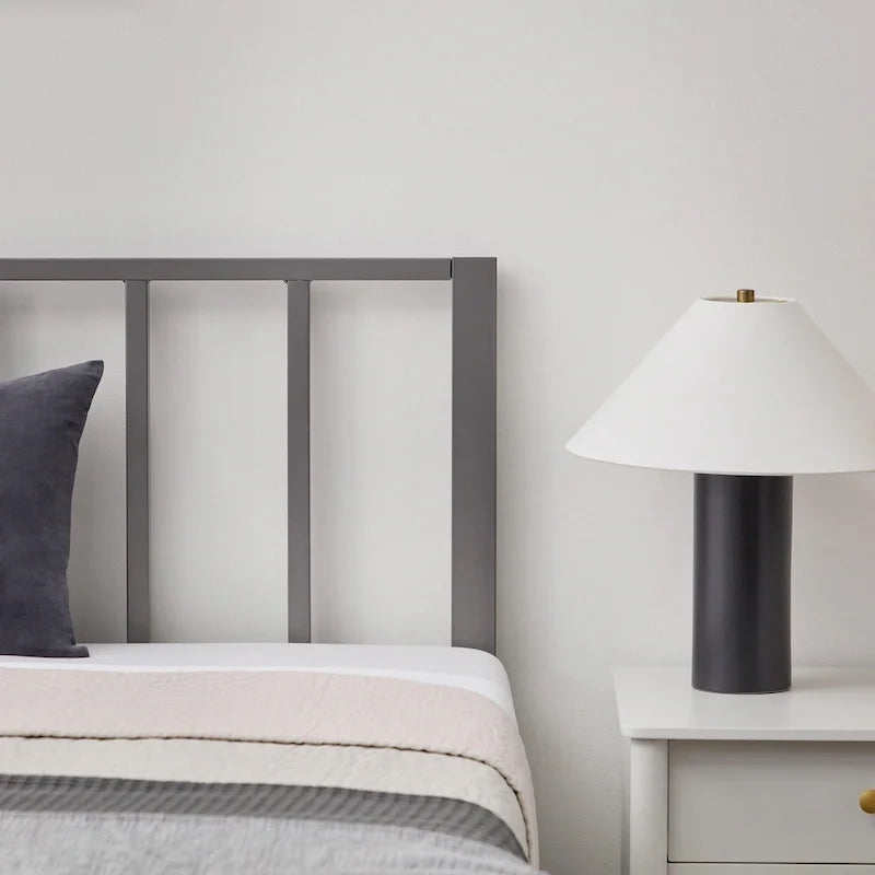 Lit plateforme en métal Brookside Lori avec tête de lit à barre verticale