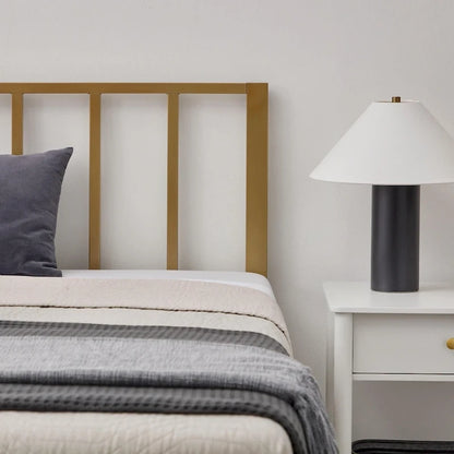 Lit plateforme en métal Brookside Lori avec tête de lit à barre verticale