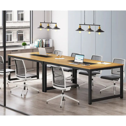 Grand bureau d'ordinateur