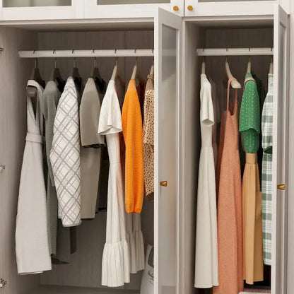 Armoire modulaire moderne à portes vitrées : solution de rangement.