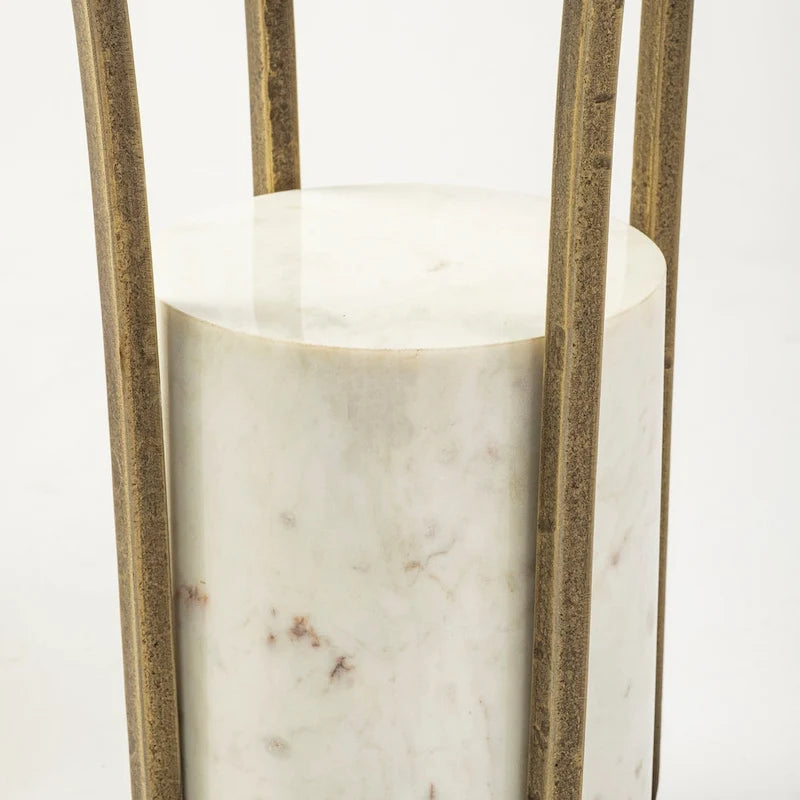 Table d'appoint ronde Jacinta II avec plateau en verre, métal doré et piétement en marbre blanc