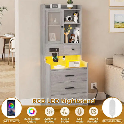 Table de chevet haute avec station de recharge, 3 tiroirs et étagères, porte en verre et éclairage LED