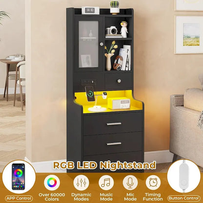 Table de chevet haute avec station de recharge, 3 tiroirs et étagères, porte en verre et éclairage LED