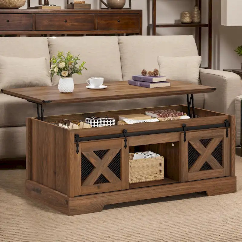 Table basse Moasis à plateau relevable avec rangements et étagères dissimulés, portes coulissantes de style grange.