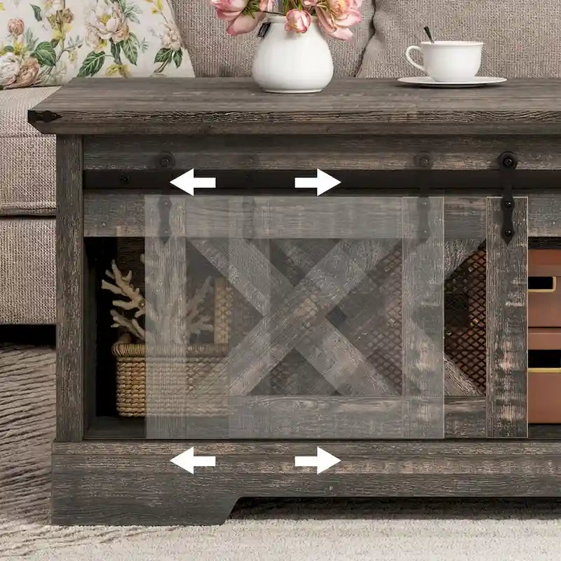 Table basse Moasis à plateau relevable avec rangements et étagères dissimulés, portes coulissantes de style grange.