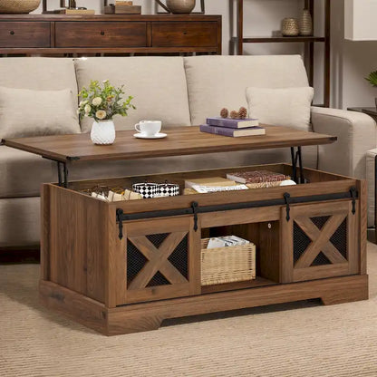 Table basse Moasis à plateau relevable avec rangements et étagères dissimulés, portes coulissantes de style grange.