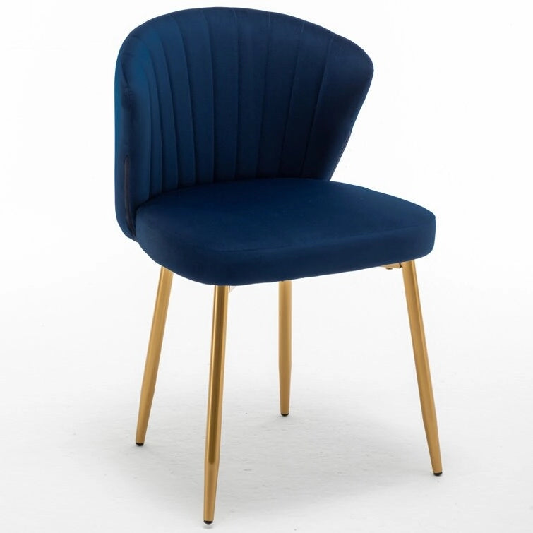 Fauteuil d'appoint moderne en velours avec capitonnage à canaux, confortable et tendance, sans accoudoirs.