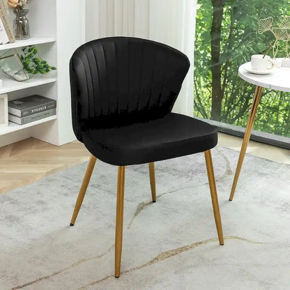 Fauteuil d'appoint moderne en velours avec capitonnage à canaux, confortable et tendance, sans accoudoirs.