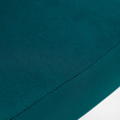 Fauteuil d'appoint moderne en velours avec capitonnage à canaux, confortable et tendance, sans accoudoirs.