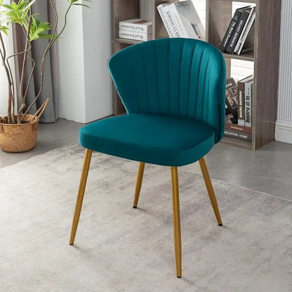Fauteuil d'appoint moderne en velours avec capitonnage à canaux, confortable et tendance, sans accoudoirs.