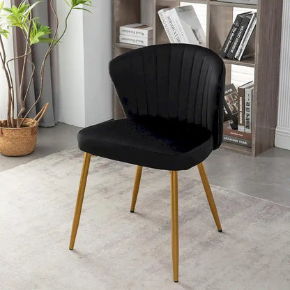 Fauteuil d'appoint moderne en velours avec capitonnage à canaux, confortable et tendance, sans accoudoirs.