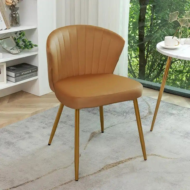 Fauteuil d'appoint moderne en velours avec capitonnage à canaux, confortable et tendance, sans accoudoirs.