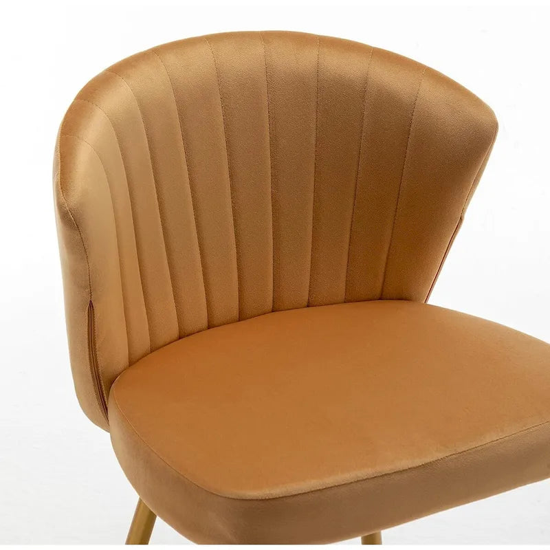 Fauteuil d'appoint moderne en velours avec capitonnage à canaux, confortable et tendance, sans accoudoirs.