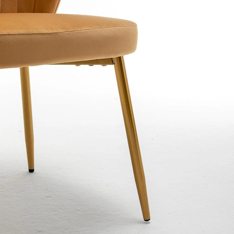 Fauteuil d'appoint moderne en velours avec capitonnage à canaux, confortable et tendance, sans accoudoirs.