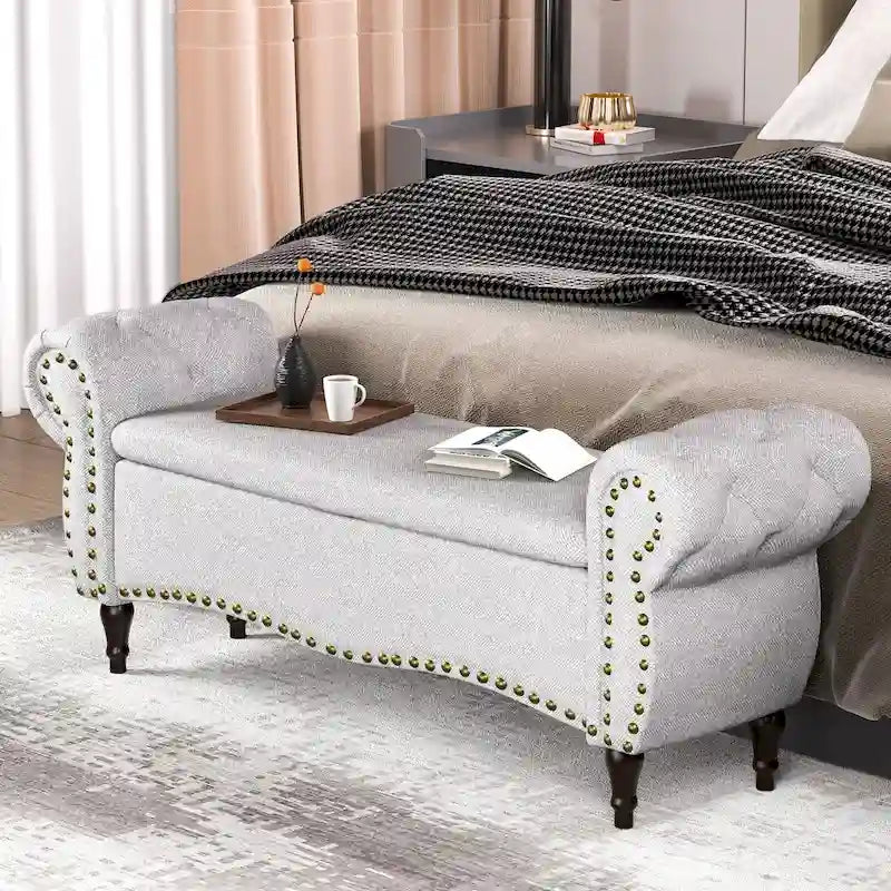 Banc capitonné de 135 cm avec charnière de sécurité et accoudoirs arrondis, rangement au pied du lit