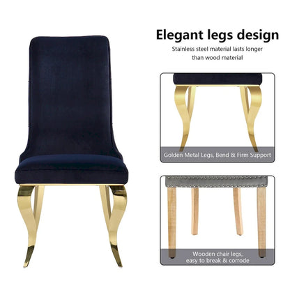 Chaises de salle à manger noires capitonnées, revêtues de velours doux et dotées de pieds en or poli.