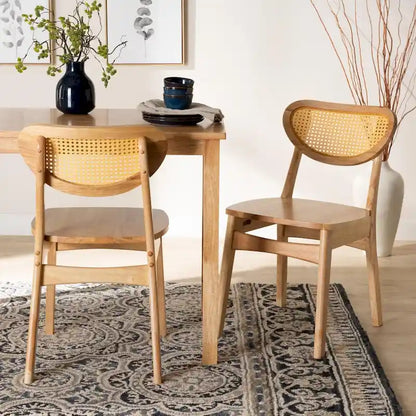 Ensemble de 2 chaises de salle à manger Nenet, style moderne du milieu du siècle, en bois fini chêne brun et rotin.