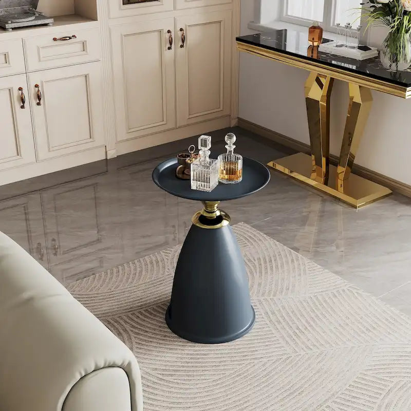 Table d'appoint ronde minimaliste en fer forgé au design luxueux, idéale pour les petits espaces.