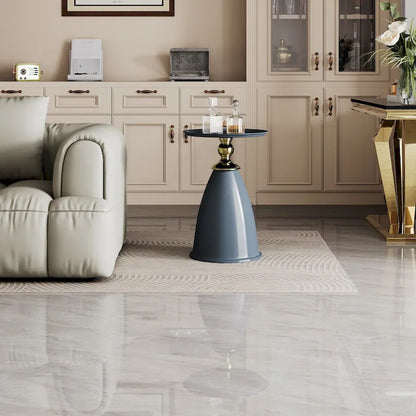 Table d'appoint ronde minimaliste en fer forgé au design luxueux, idéale pour les petits espaces.