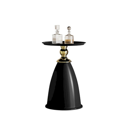 Table d'appoint ronde minimaliste en fer forgé au design luxueux, idéale pour les petits espaces.